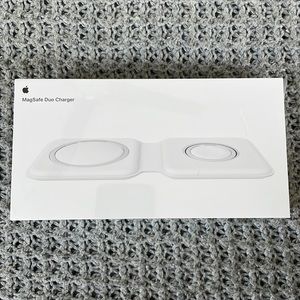Brand new apple MagSafe Duo Charger